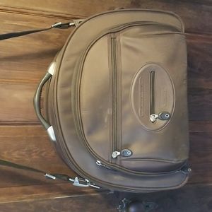 FUNKY VTG BENETTON WEEKENDER! COOL SEMI CIRCLE SHAPE.MANY PKTS.